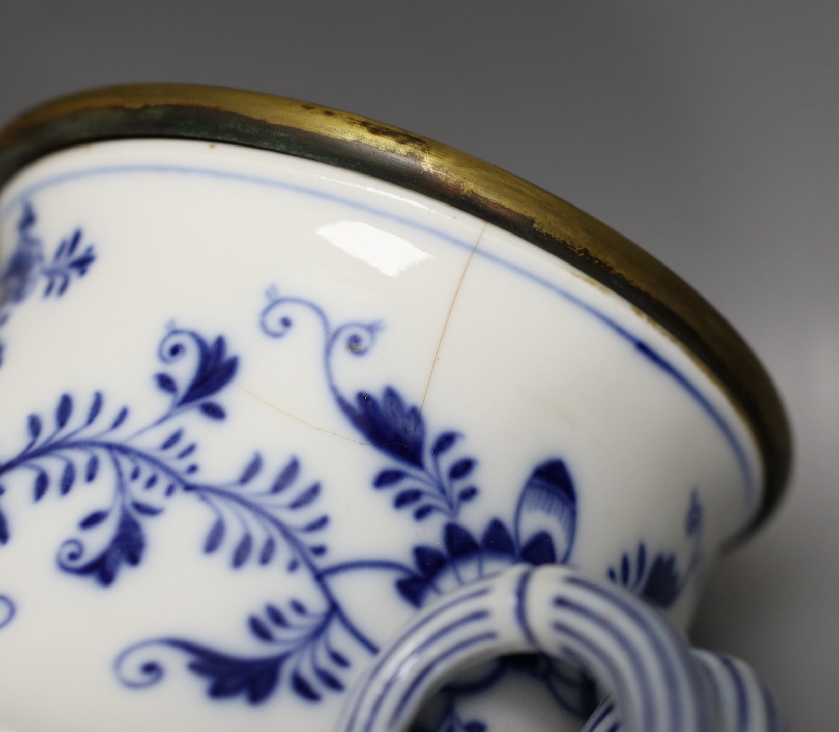 A blue and white Meissen oil lamp stem and an oval Meissen floral platter, 37cm wide